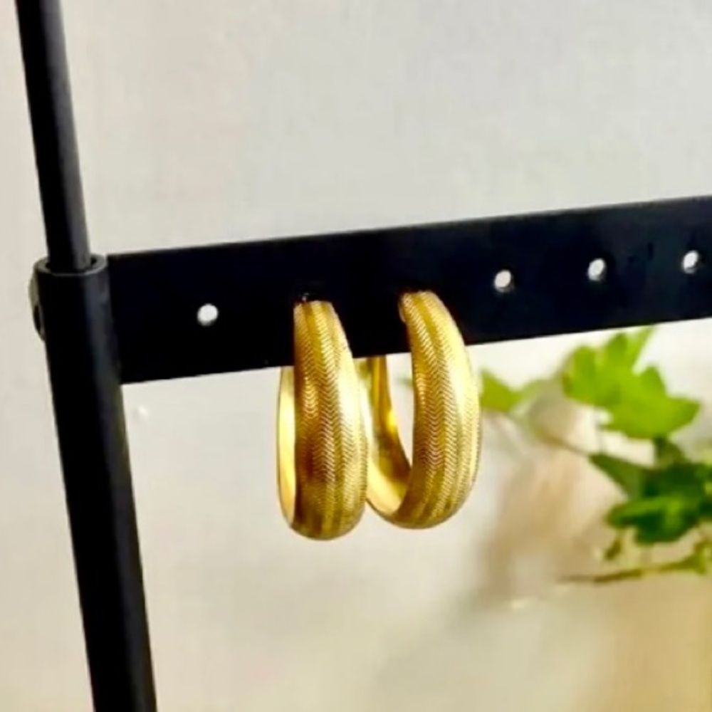 Retro Gold Herringbone Hoop Earrings